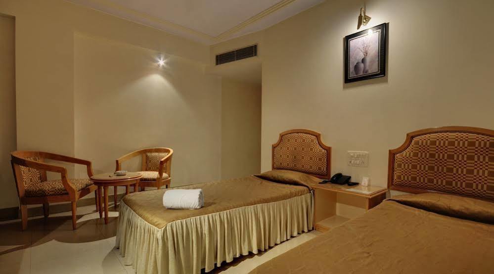 Oyo 15359 Hotel Kachandeep Jaipur Værelse billede
